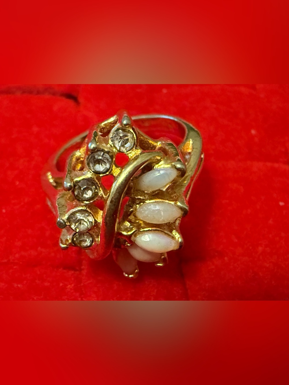 Vintage Gold-Tone White Stone Cluster Ring - size 4.5 Women Jewelry